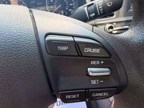 Used 2019 Hyundai Elantra SE FWD image 14