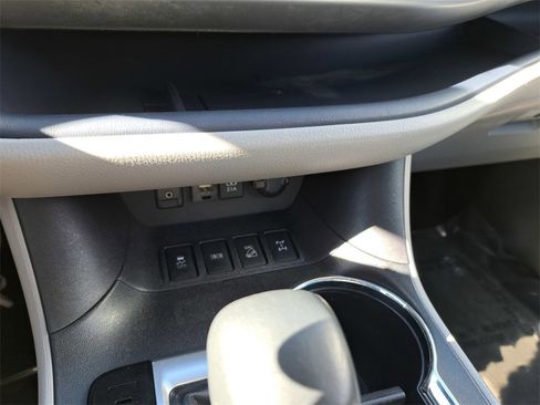 Used 2019 Toyota Highlander XLE image 14