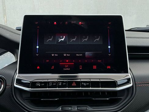 Used 2025 Jeep Compass Trailhawk w/ Trailer Tow Group image 30