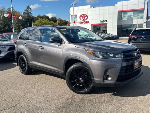Used 2019 Toyota Highlander SE image 1