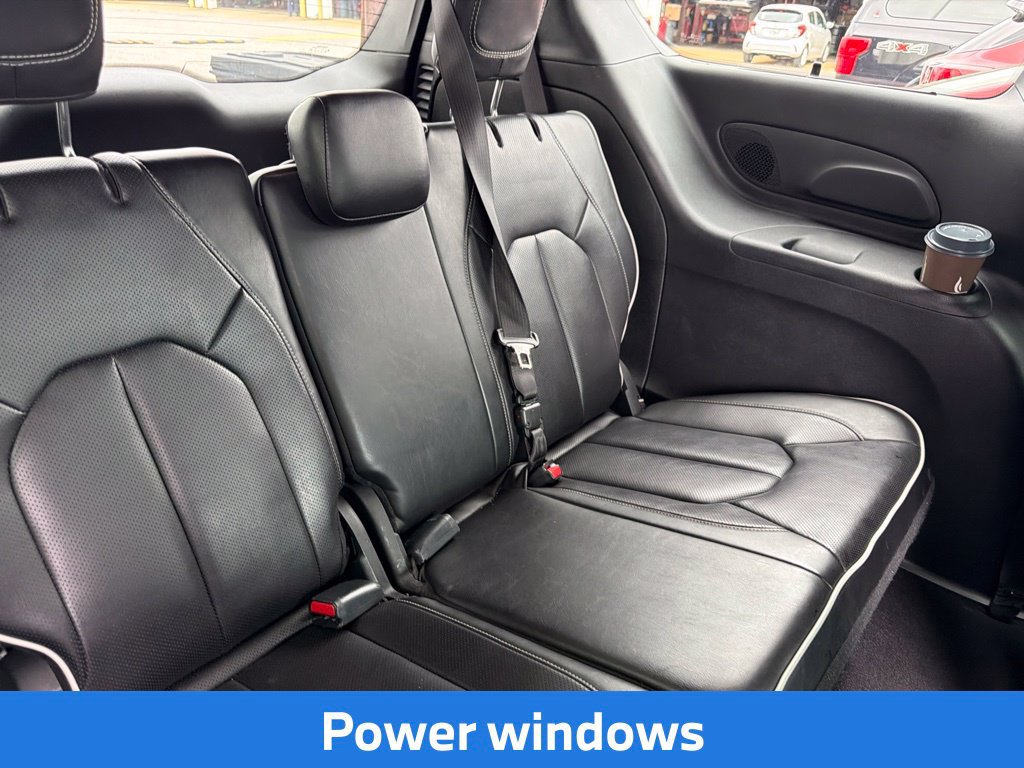 Used 2025 Chrysler Pacifica Limited FWD image 14