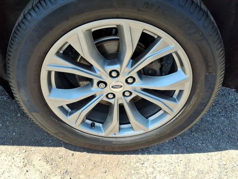 Used 2022 Ford Explorer XLT w/ Equipment Group 202A AWD/4WD image 7