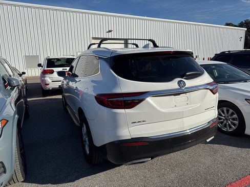 Used 2018 Buick Enclave Essence image 14