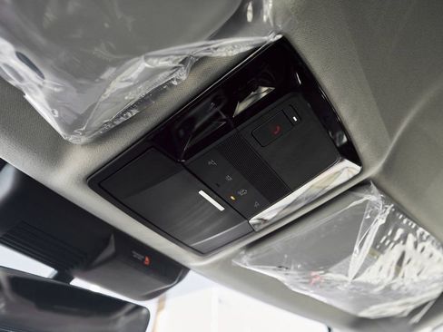 Used 2025 Mitsubishi Outlander SE image 53