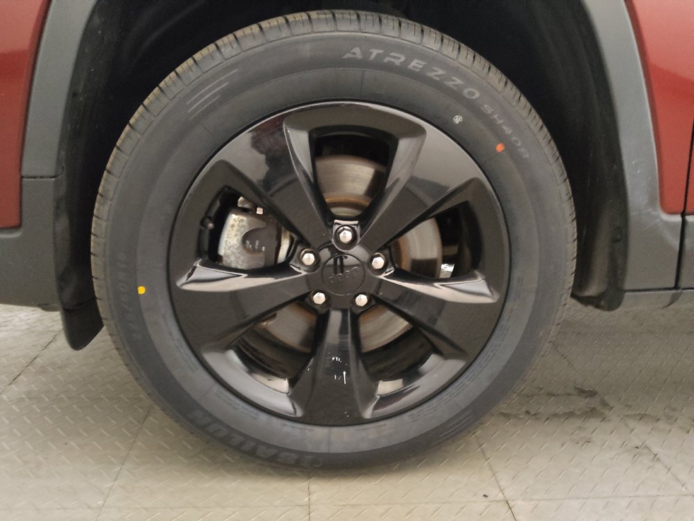 Used 2021 Jeep Cherokee Latitude Plus AWD/4WD image 31