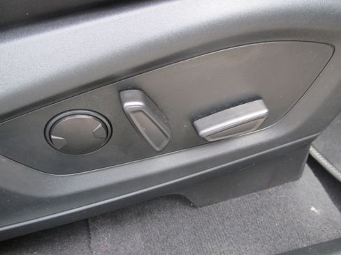 Used 2022 Ford Explorer XLT w/ Equipment Group 202A image 29