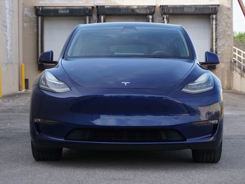 Used 2021 Tesla Model Y Long Range AWD/4WD image 2
