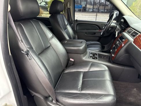 Used 2011 Chevrolet Avalanche LT w/ Luxury Package image 24