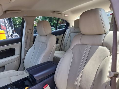 Used 2014 Lincoln MKS w/ Equipment Group 101A FWD image 25