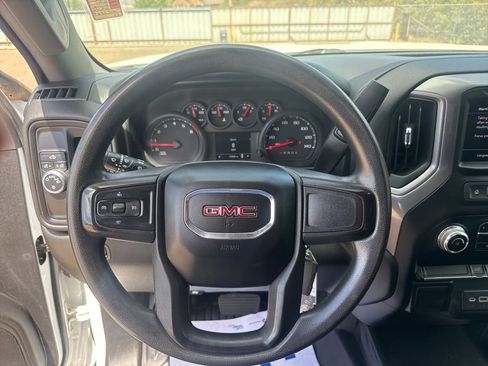 Used 2022 GMC Sierra 2500 Pro w/ Convenience Package RWD image 17