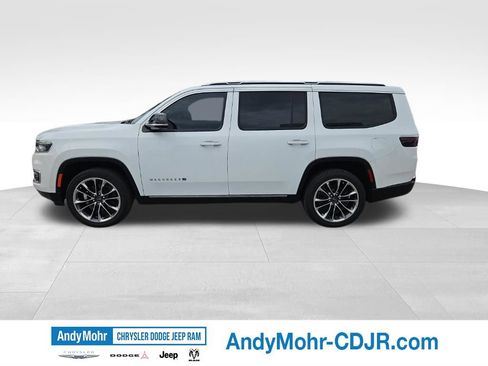 Used 2023 Jeep Wagoneer Series III w/ Premium Group I AWD/4WD image 8