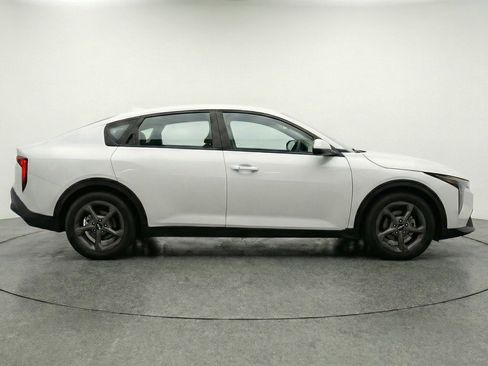 Used 2025 Kia K4 FWD image 11