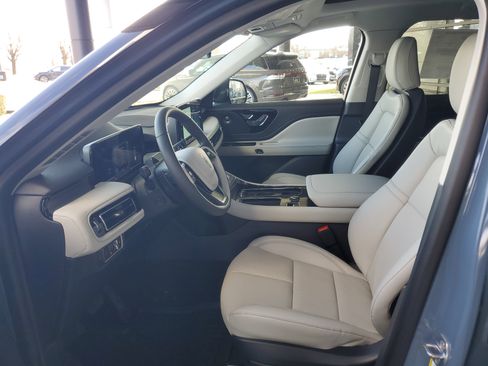 New 2026 Lincoln Aviator AWD image 10