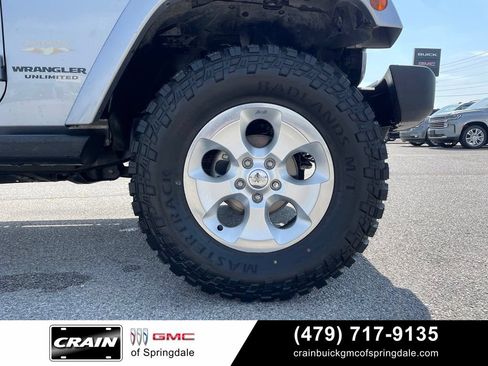 Used 2013 Jeep Wrangler Unlimited Sahara w/ Connectivity Group AWD/4WD image 30