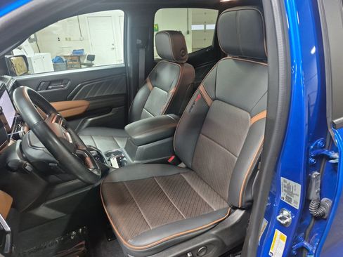 Used 2023 GMC Canyon AT4 w/ AT4 Premium Package image 21