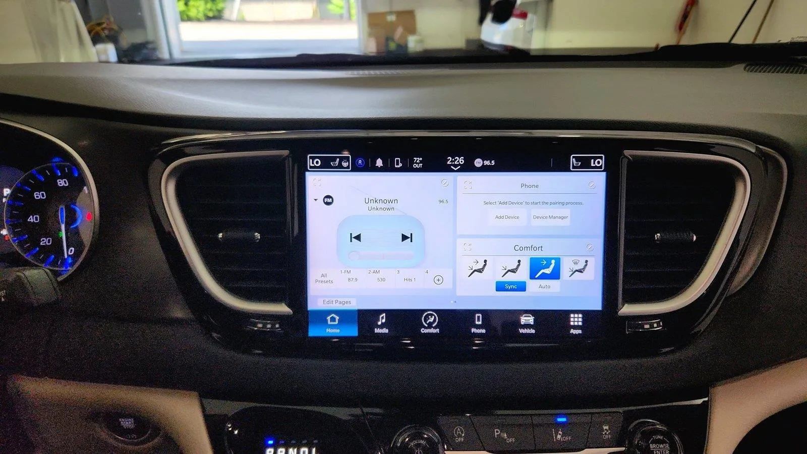 Used 2023 Chrysler Pacifica Touring-L FWD image 16