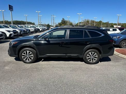 Used 2023 Subaru Outback Premium image 11