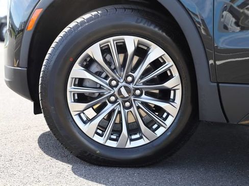 Used 2025 Cadillac XT4 Premium Luxury AWD/4WD image 2