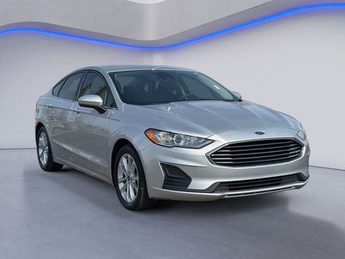 Used 2019 Ford Fusion SE image 9