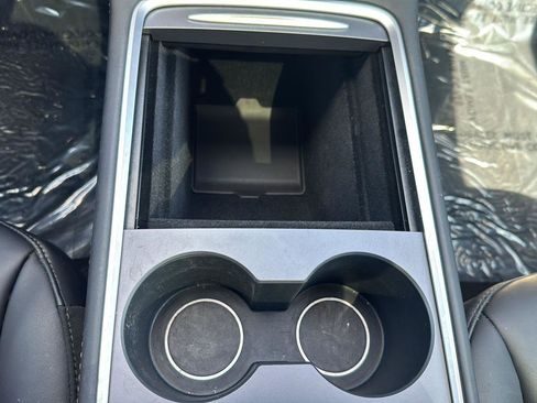 Used 2022 Tesla Model Y Long Range image 22