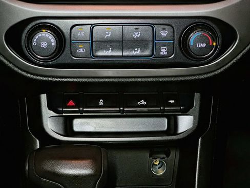 Used 2018 Chevrolet Colorado LT w/ LT Convenience Package AWD/4WD image 13