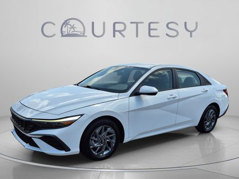 Certified 2024 Hyundai Elantra Blue FWD image 1
