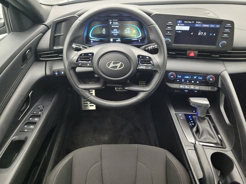 Used 2025 Hyundai Elantra Sport FWD image 22