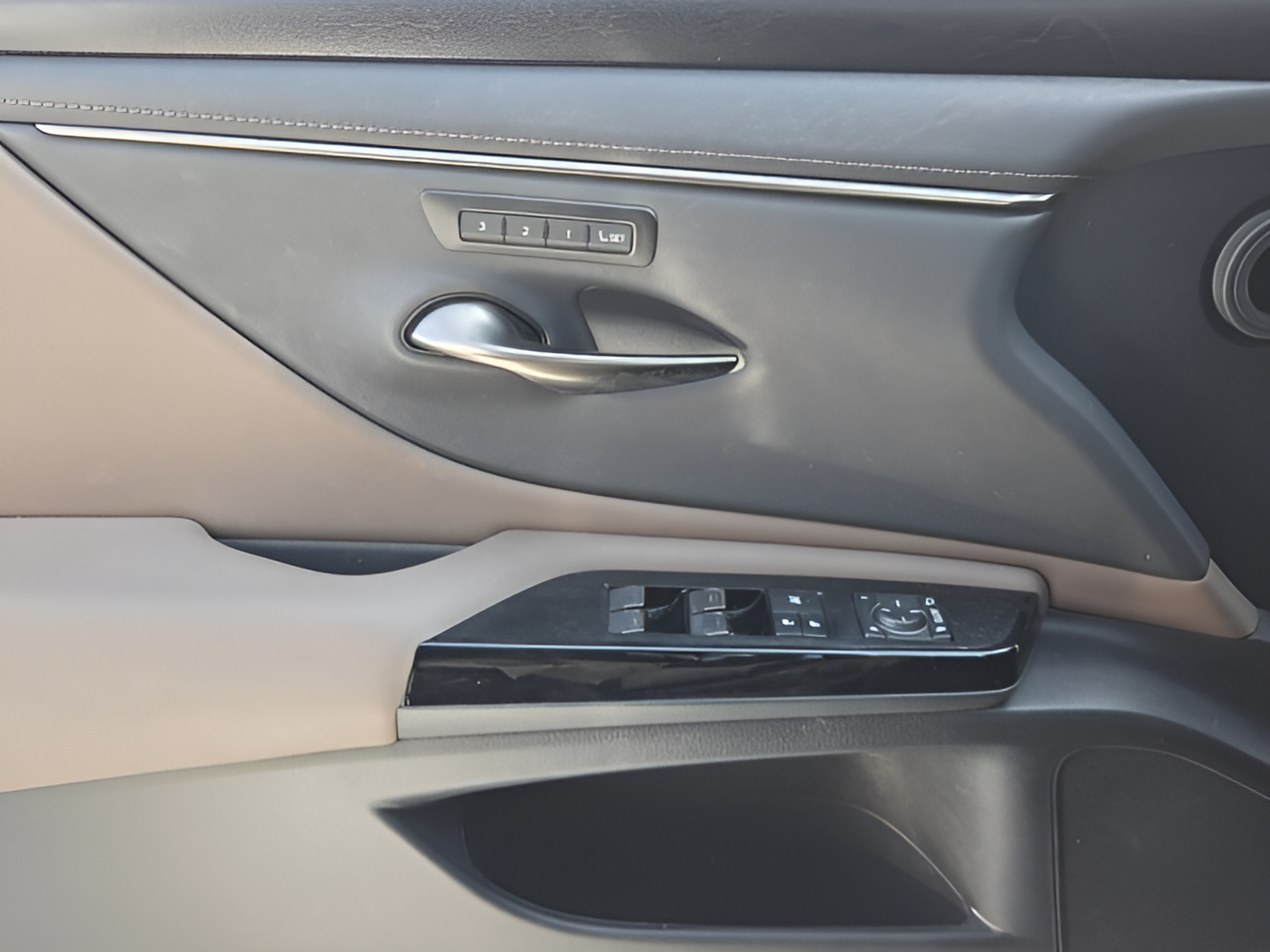 Certified 2023 Lexus ES 300h w/ Premium Package FWD image 27