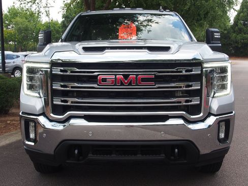 Used 2022 GMC Sierra 3500 SLE w/ SLE Convenience Package AWD/4WD image 2