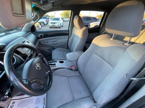 Used 2009 Toyota Tacoma PreRunner image 16