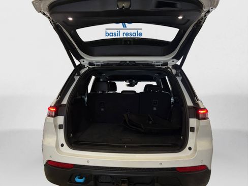 Used 2022 Jeep Grand Cherokee Trailhawk w/ Luxury Tech Group III image 17