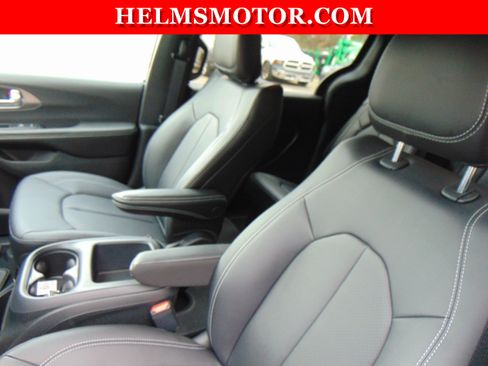 New 2026 Chrysler Pacifica Select FWD image 24