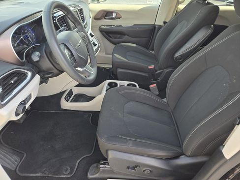 Used 2024 Chrysler Voyager LX FWD image 16