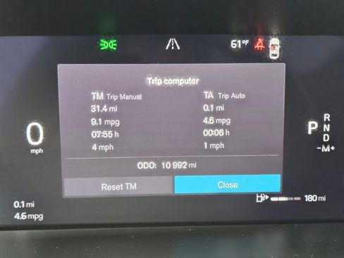 Used 2025 Volvo XC40 B5 Plus image 23