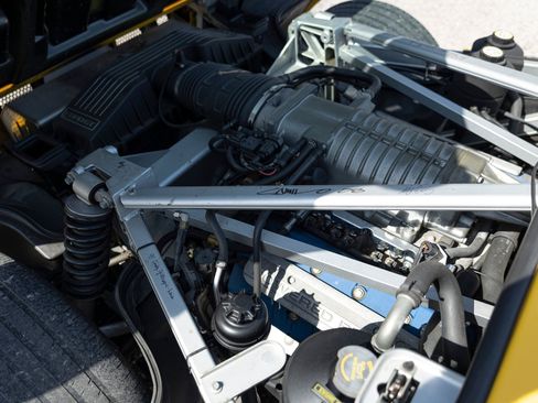 Used 2005 Ford GT RWD image 25