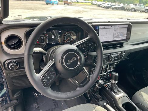 Used 2025 Jeep Wrangler Unlimited Sport AWD/4WD image 11