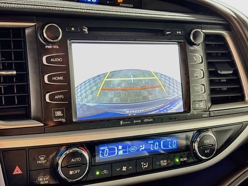 Used 2019 Toyota Highlander Limited AWD/4WD image 17