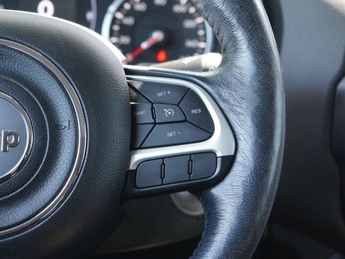 Used 2019 Jeep Renegade Latitude w/ Cold Weather Group FWD image 15