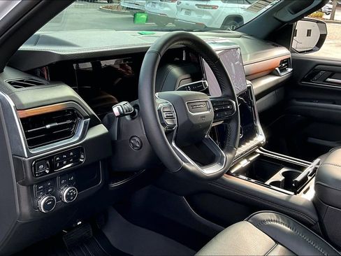 Used 2025 GMC Yukon XL Denali image 16