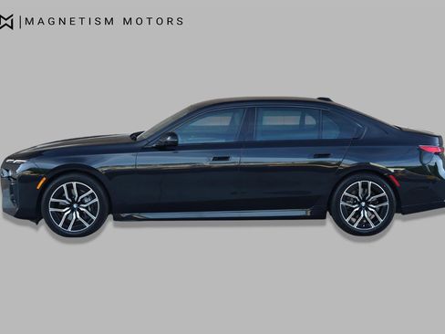 Used 2023 BMW 740i RWD image 2