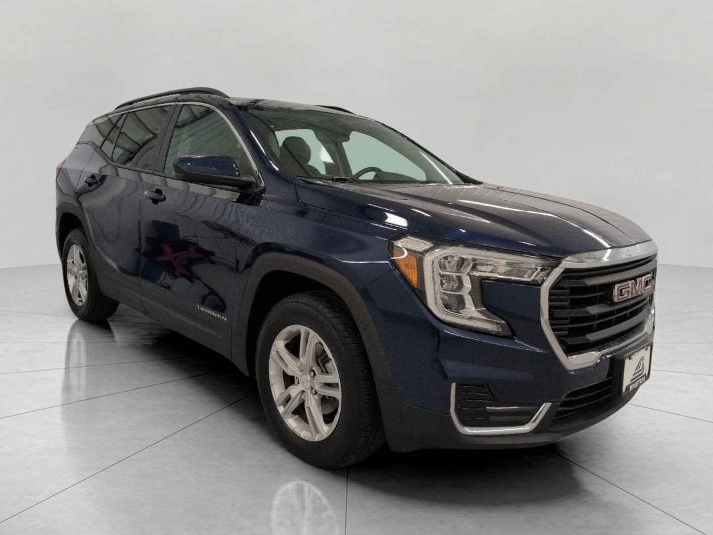 Used 2023 GMC Terrain SLE w/ Driver Convenience Package AWD/4WD image 1