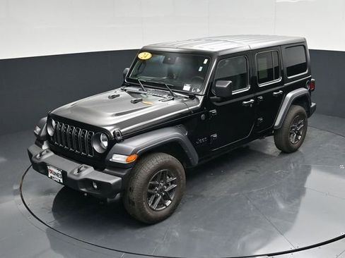 Used 2024 Jeep Wrangler Sport S image 46