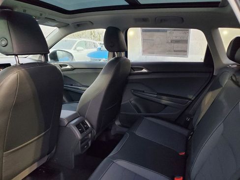 New 2025 Volkswagen Taos SE image 5