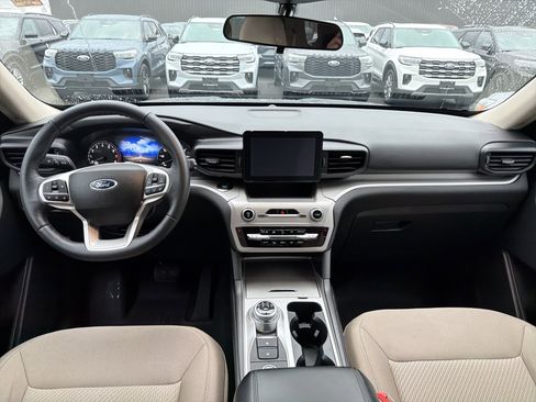 Used 2023 Ford Explorer XLT image 11