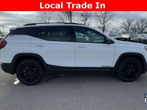 Used 2022 GMC Terrain SLT w/ Elevation Edition image 11