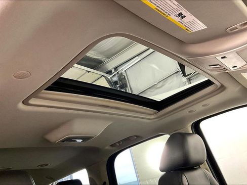 Used 2013 Cadillac Escalade Luxury image 23