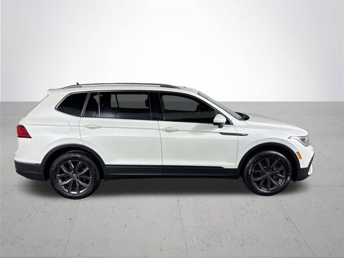 Certified 2023 Volkswagen Tiguan SE w/ Panoramic Sunroof Package image 6