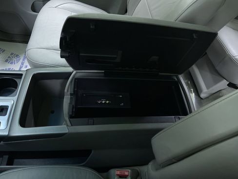 Used 2010 Nissan Armada Platinum w/ Captain Seat Pkg image 27