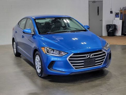 Used 2018 Hyundai Elantra SE w/ Cargo Package FWD image 4