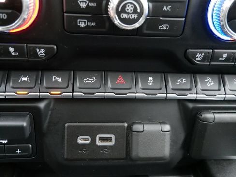 Used 2022 GMC Sierra 1500 Denali w/ Denali Premium Package AWD/4WD image 22